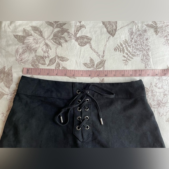Abercrombie Black Faux Suede Lace Up Mini Skirt 0 Whimsigoth Grunge Witchy Boho - Picture 8 of 8